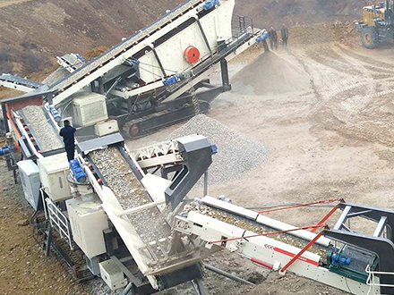 履帶式移動破碎站客戶現(xiàn)場